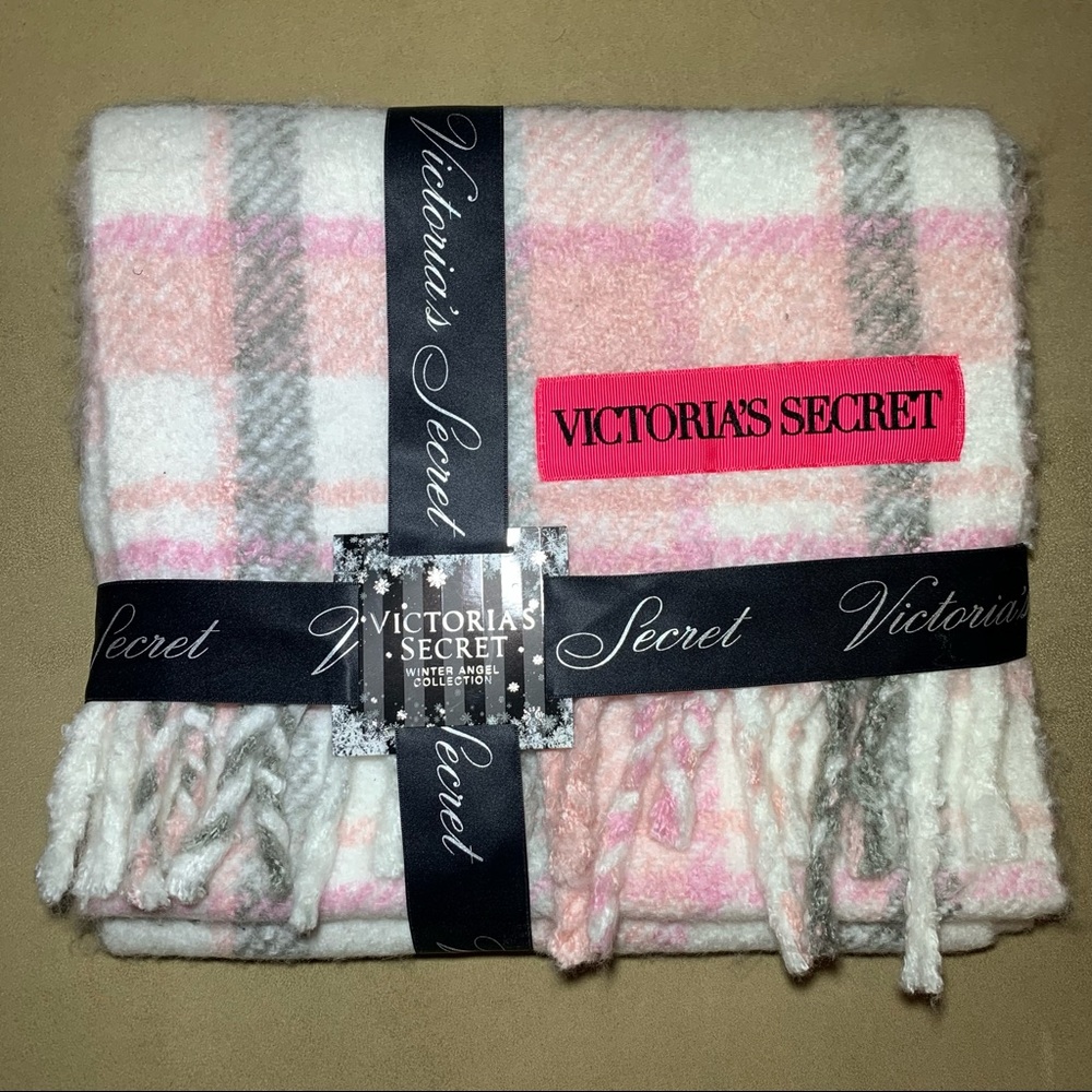 Victoria’s Secret Scarf Blush & Gray Plaid NWT